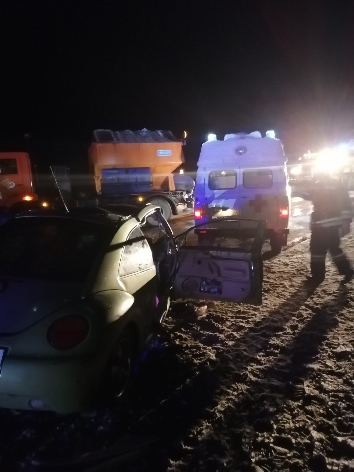 Фото с места смертельного ДТП в Калужской области 22 ноября 2020 года.