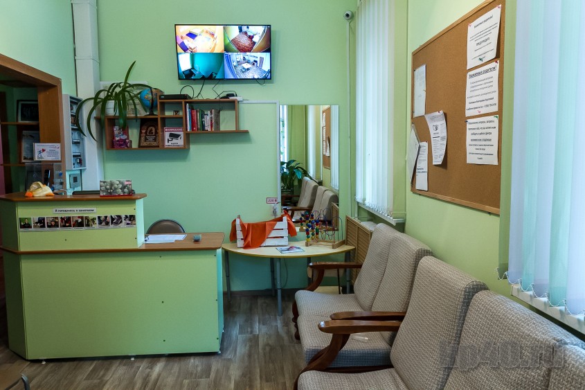 В Калуге особенных детей выставляют на улицу