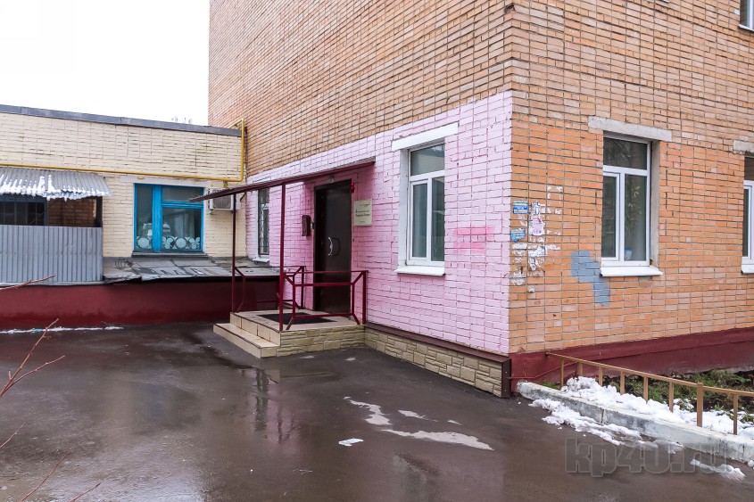 В Калуге особенных детей выставляют на улицу