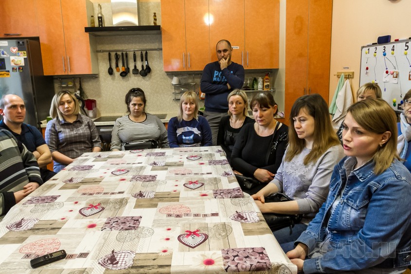 В Калуге особенных детей выставляют на улицу