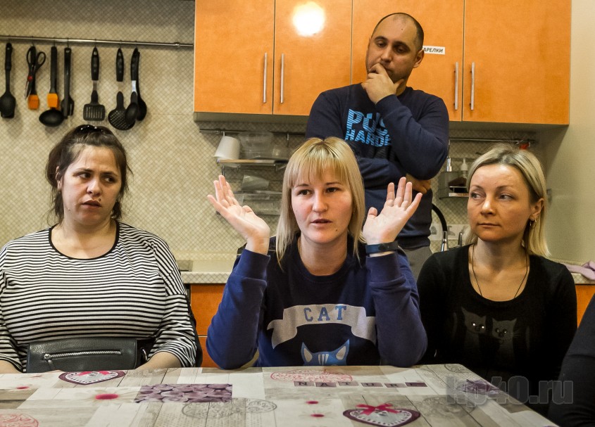 В Калуге особенных детей выставляют на улицу