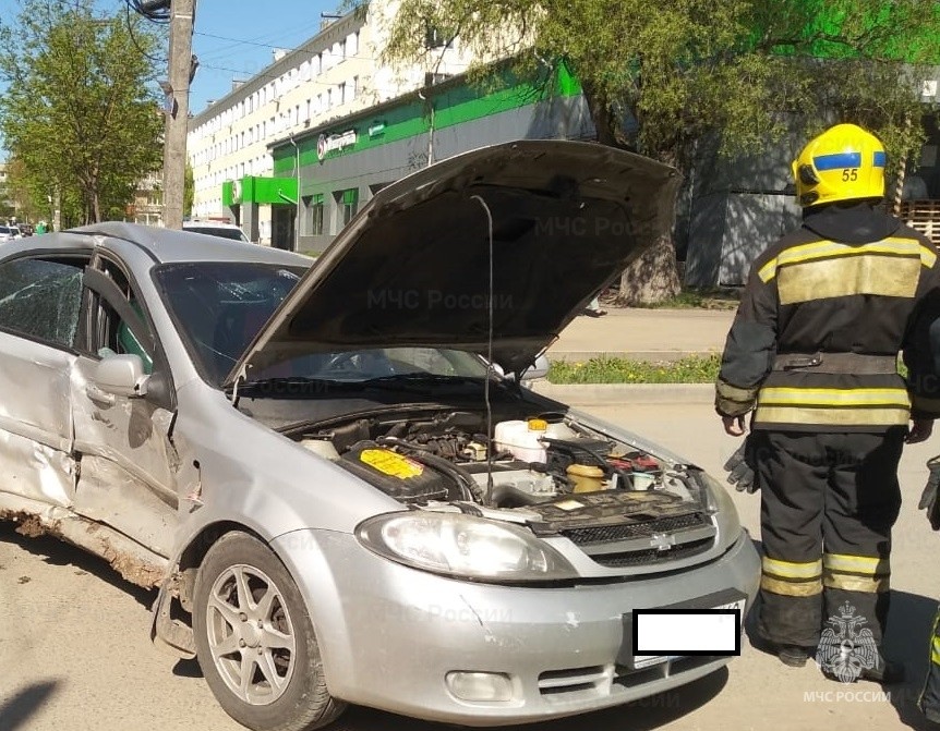 В Калуге женщина и девочка пострадали в ДТП на улице Зеленой ...
