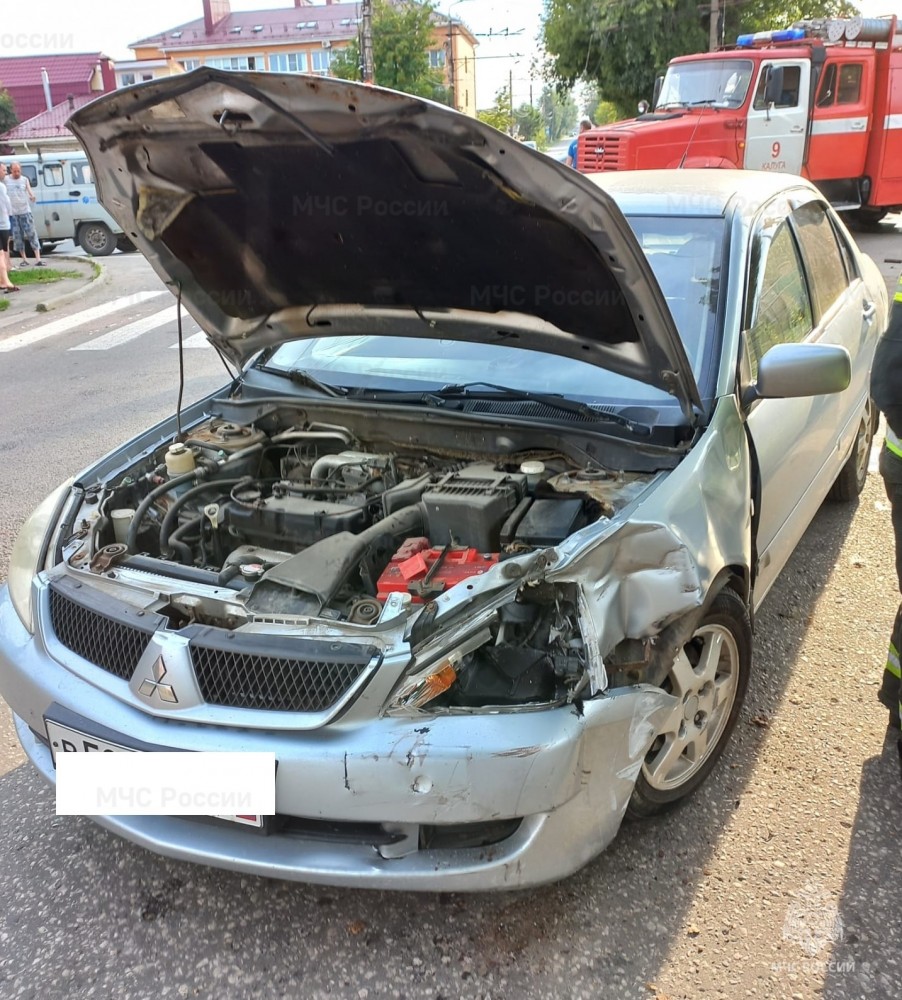 В Калуге «Мицубиси» и «Шкода» столкнулись на улице Чапаева ...