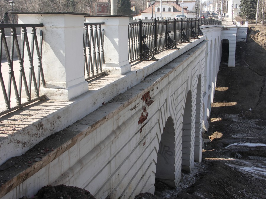 Мостовой калуга. Старый мост калуга. Мост на правый берег калуга. Гагаринский мост калуга. Каменный мост калуга.