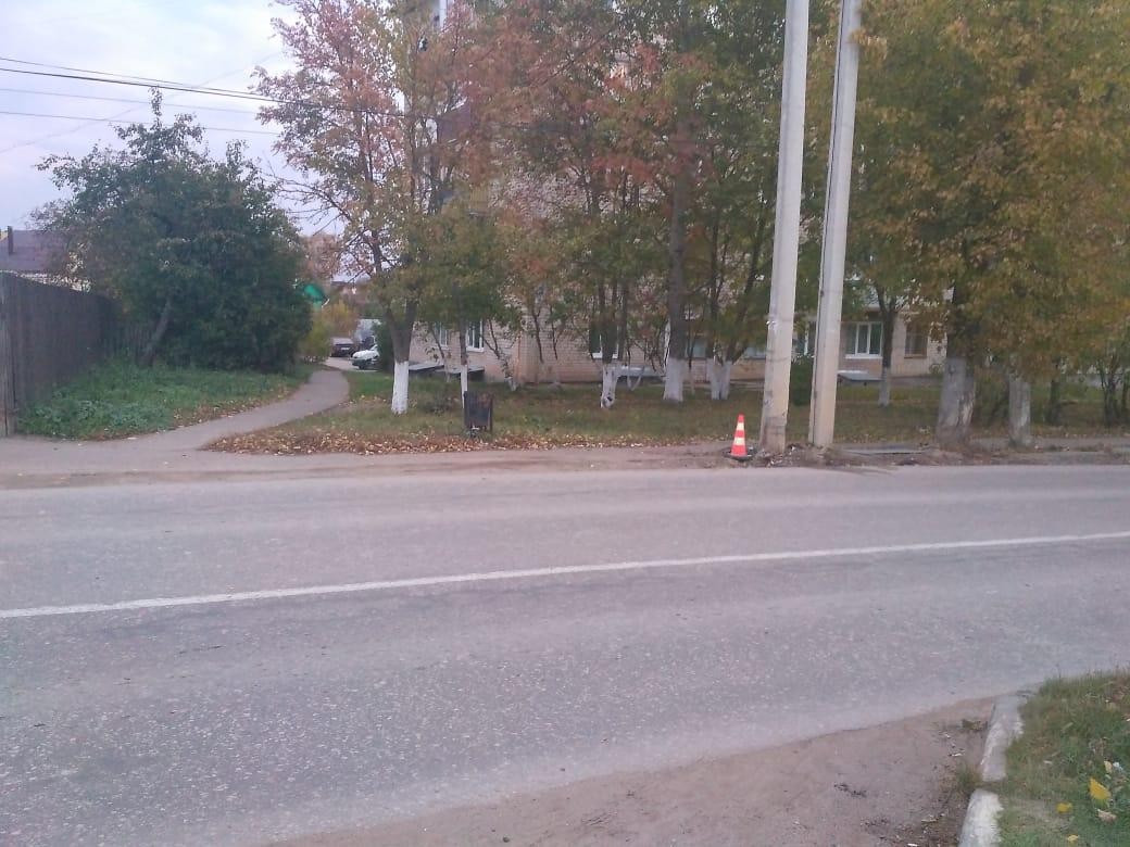 Инфинити врезался в столб