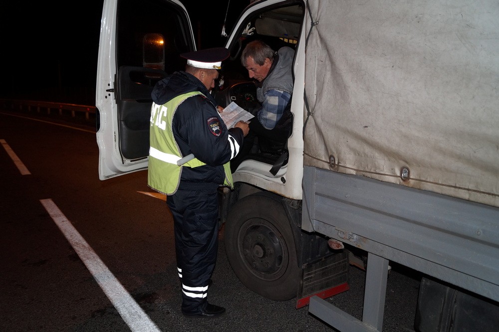 водители калужская. авария чебоксарской дороге. калужская приставы. дпс остановили. калуга дтп июль 2021 мерседес с летальным исходом.