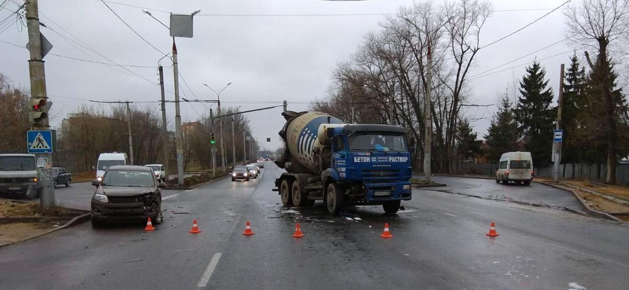 Под камаз попал