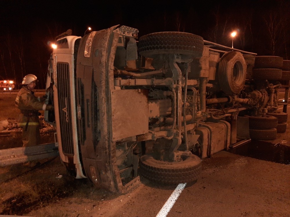 Маза парк спб. Maza park санкт-петербург бухарестская. Камаз модель: 57503а. Камаз 53212 1 43 элекон. Масштабная модель камаз желтого цвета.