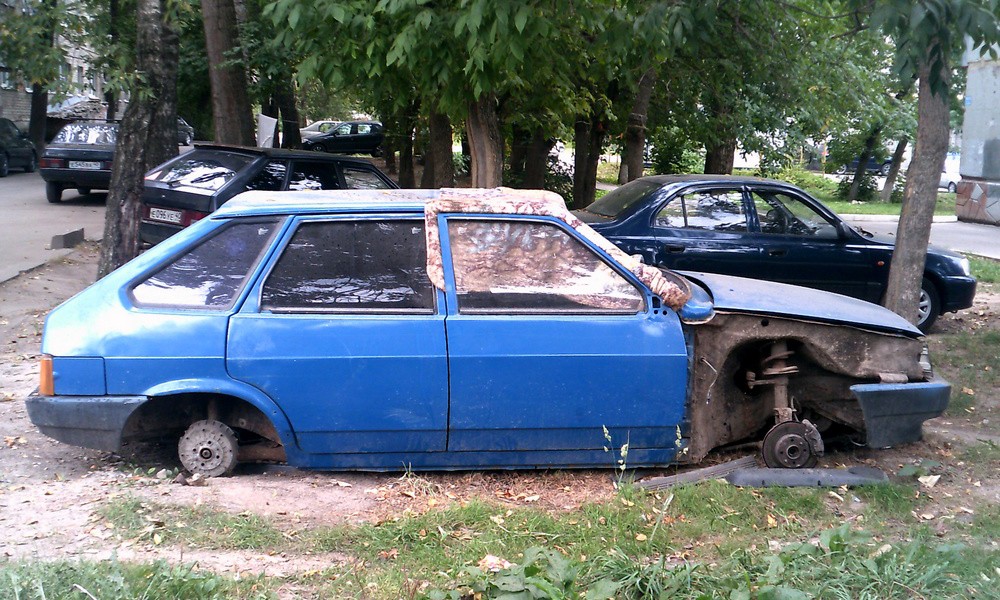 Скорти ищет заброшенные автомобили