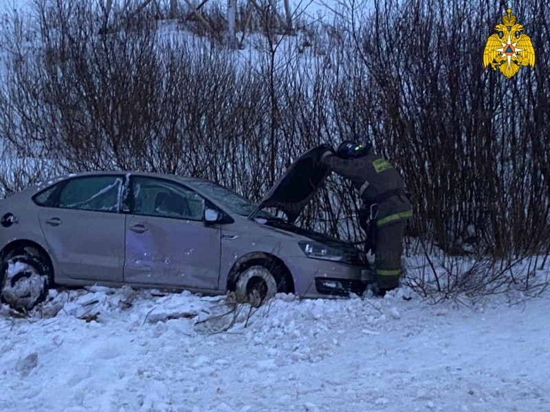В Калужской области «Фольксваген Поло» вылетел в кювет - Происшествия ...