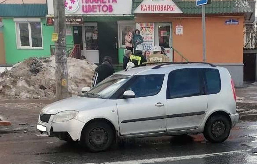 В Калуге водитель «Шкоды» сбил двух пешеходов на улице Суворова ...