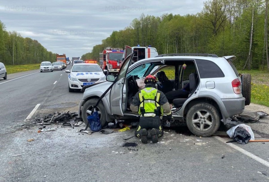 В Калужской области один человек погиб и двое пострадали в столкновении ...