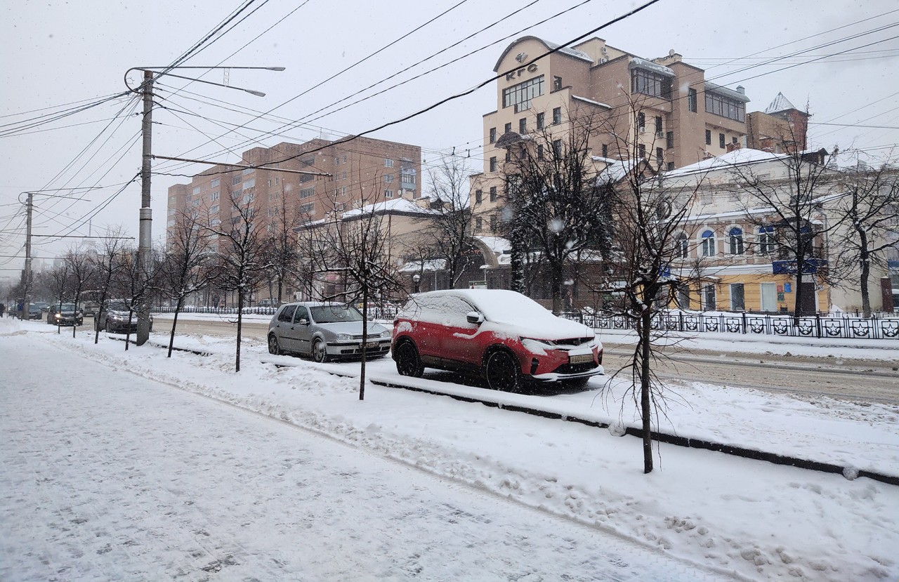 Погода калуга февраль. Снегопад в марте. Калуга февраль ветра. Климат города Калуги. Снежная погода.