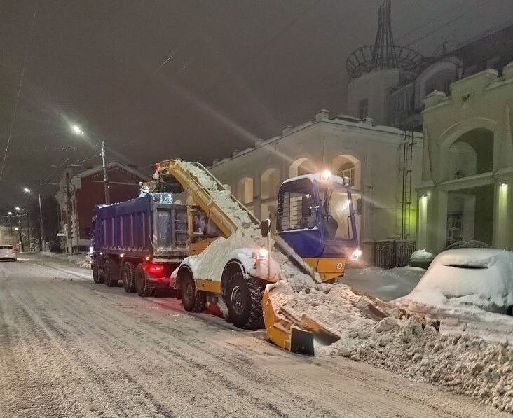 Почему в Калуге не убрали мгновенно весь снег с тротуаров?
