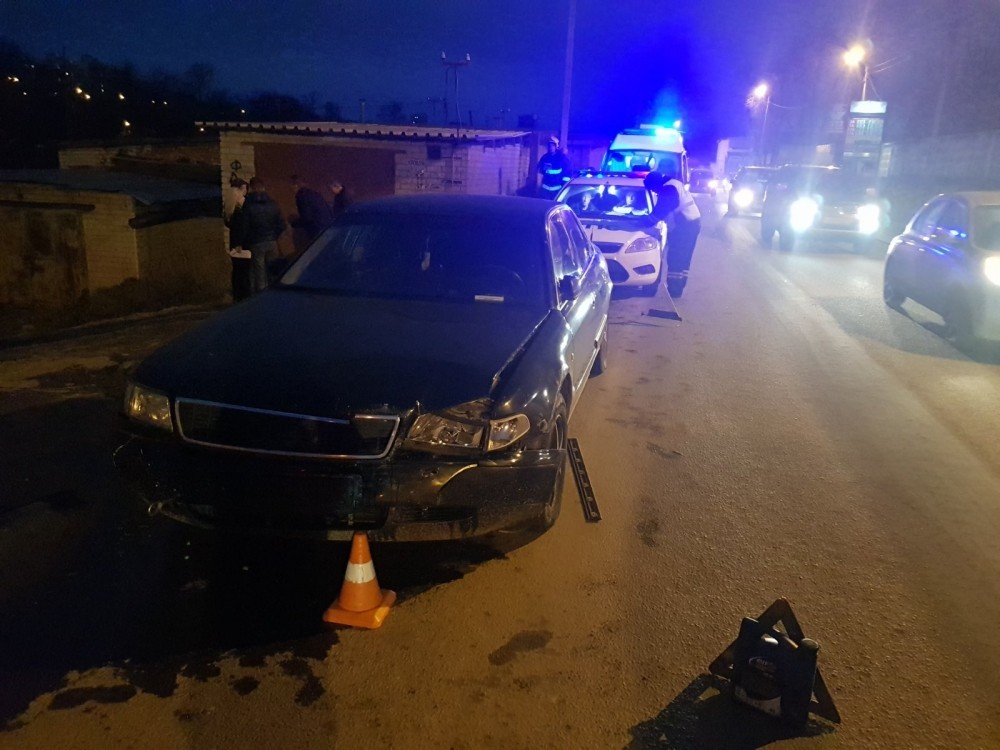 Три машины столкнулись вечером в Калуге