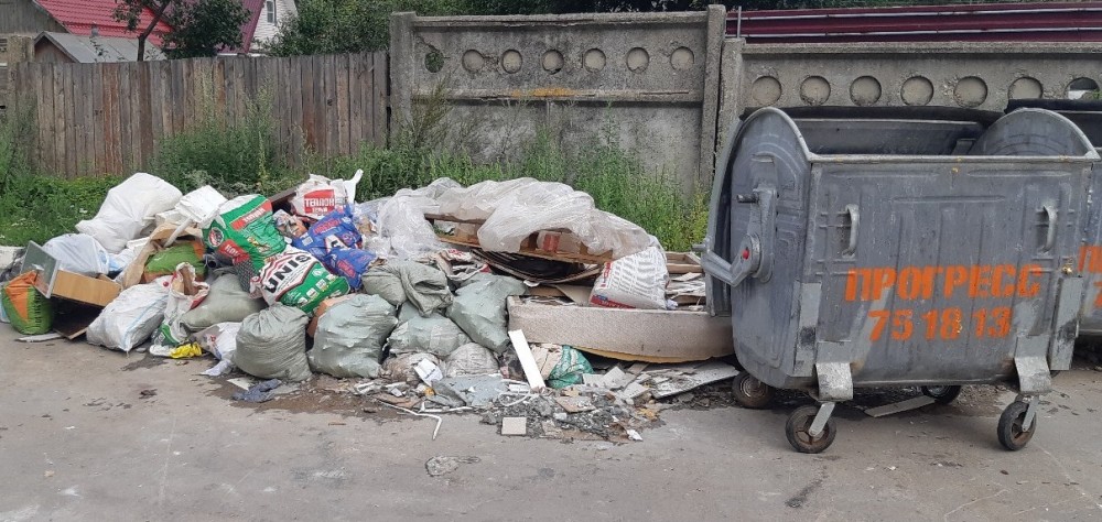 Микрорайон «Хрустальный» превращается в мусорную свалку