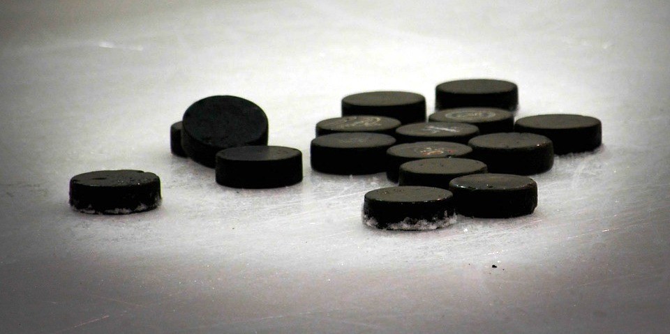 Губернатор предложил жителям Плетенёвки скинуться на обустройство хоккейной коробки