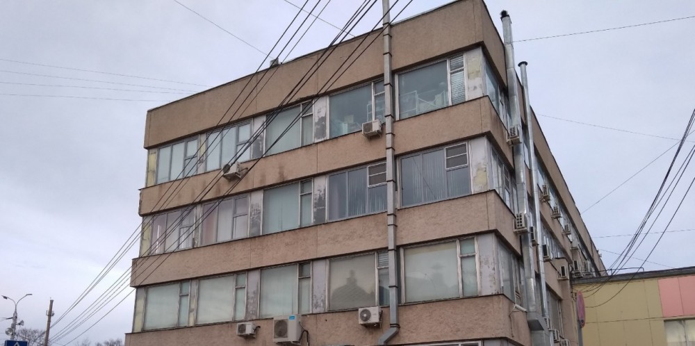 Калужанин побил окна в городской управе