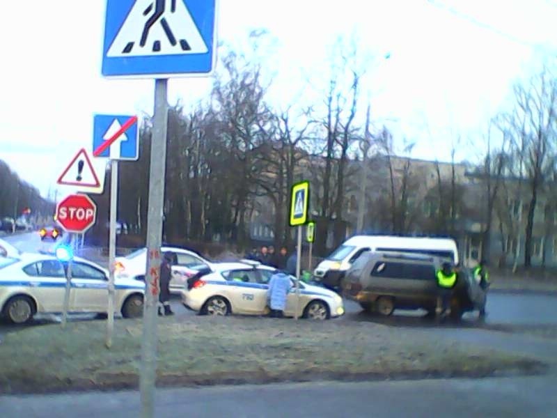 Сразу несколько пешеходов попали под колеса иномарки в Обнинске