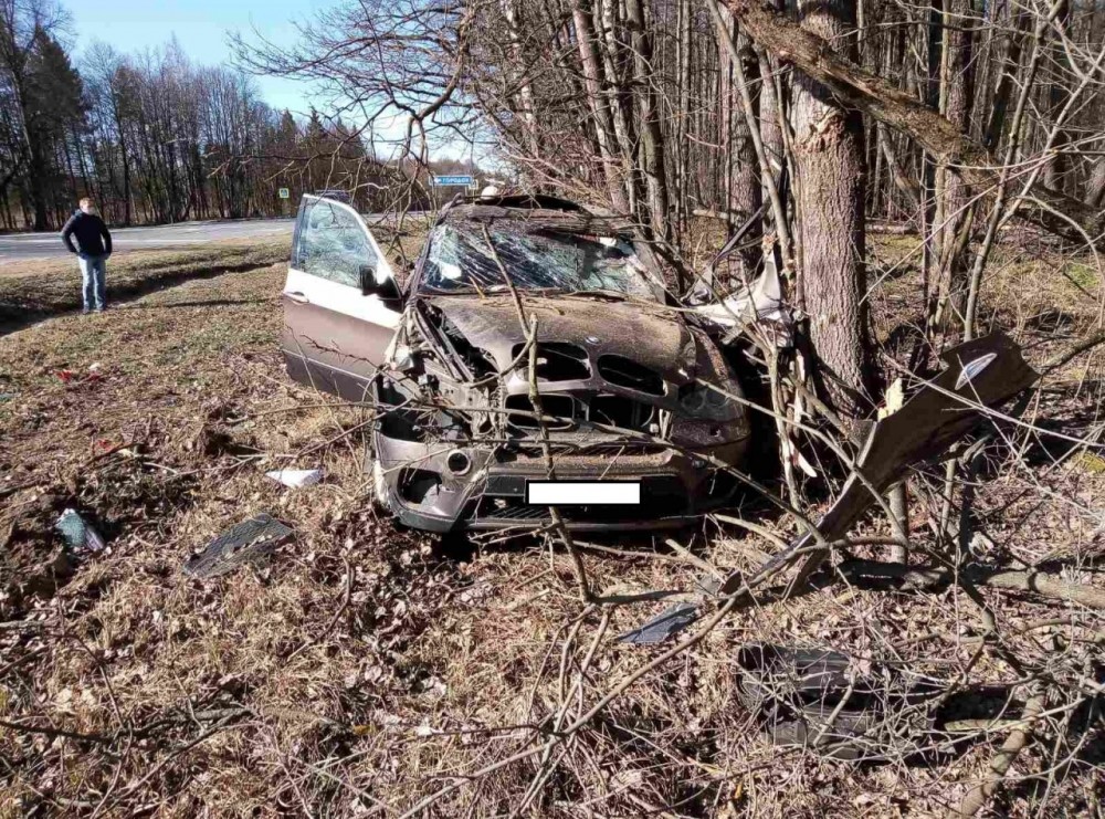 64-летний водитель разбил «БМВ» в Калужской области