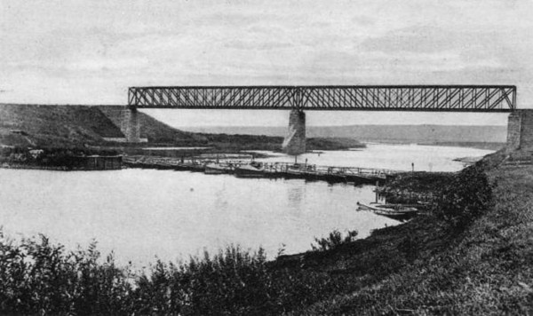 Мост через Угру открывали кулебяками