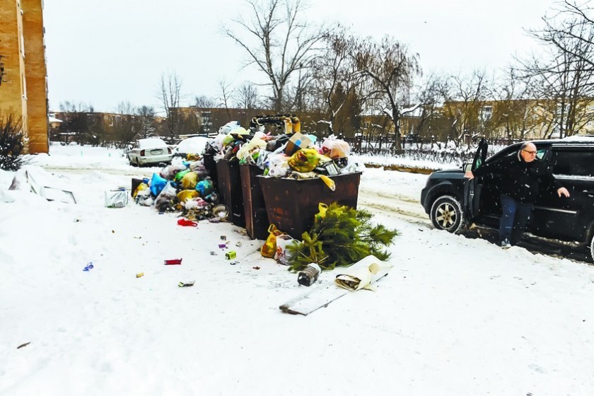 Скандал с запашком: в Товарково задержали московские мусоровозы