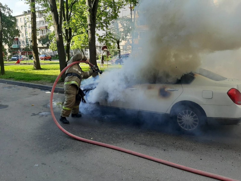 Припаркованный «Ниссан» сгорел в Обнинске