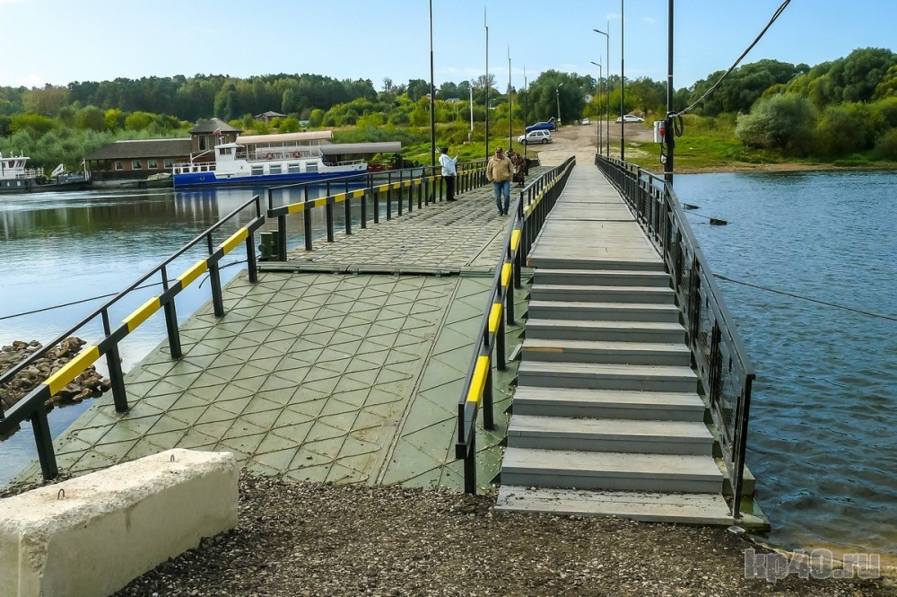 В Калуге ремонтируют новый понтонный мост