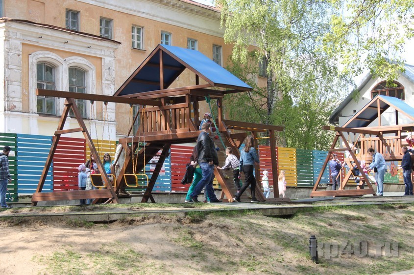В Калуге до конца августа обновят детскую площадку в парке культуры и отдыха