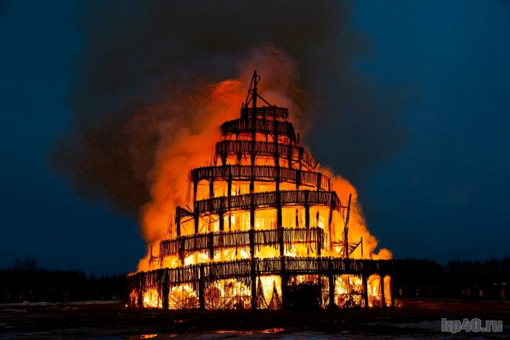 23-метровую Вавилонскую башню сожгли в Калужской области