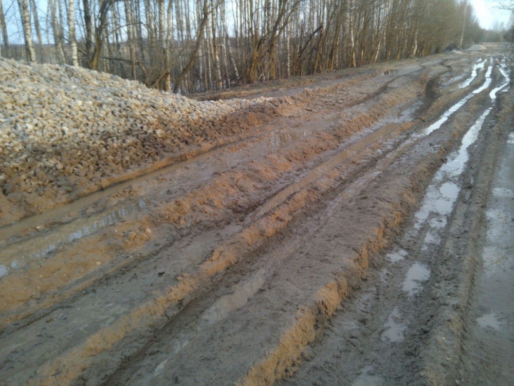 Дорогу к «Безымянной высоте» в Калужской области раздолбали грузовики