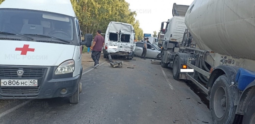Два человека пострадали в массовом ДТП на дороге Калуга – Медынь