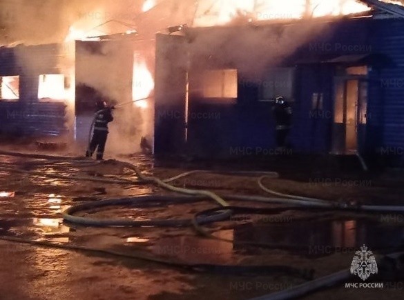 В Калужской области ночью сгорел большой магазин