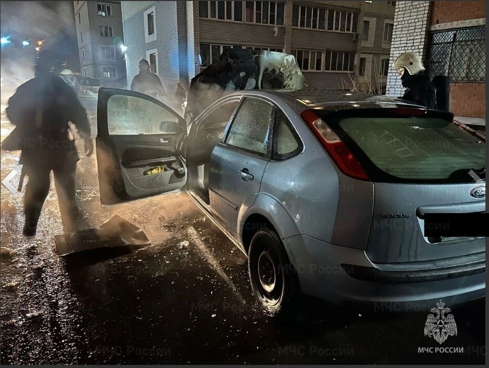 В Калуге ночью сгорел автомобиль «Форд»