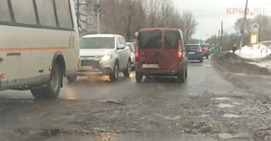 В Калуге Грабцевское шоссе встает в пробках из-за ям