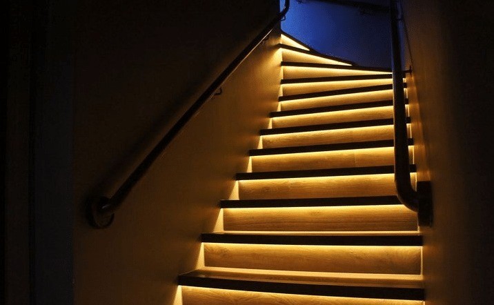Светильники для подсветки ступеней в частном доме