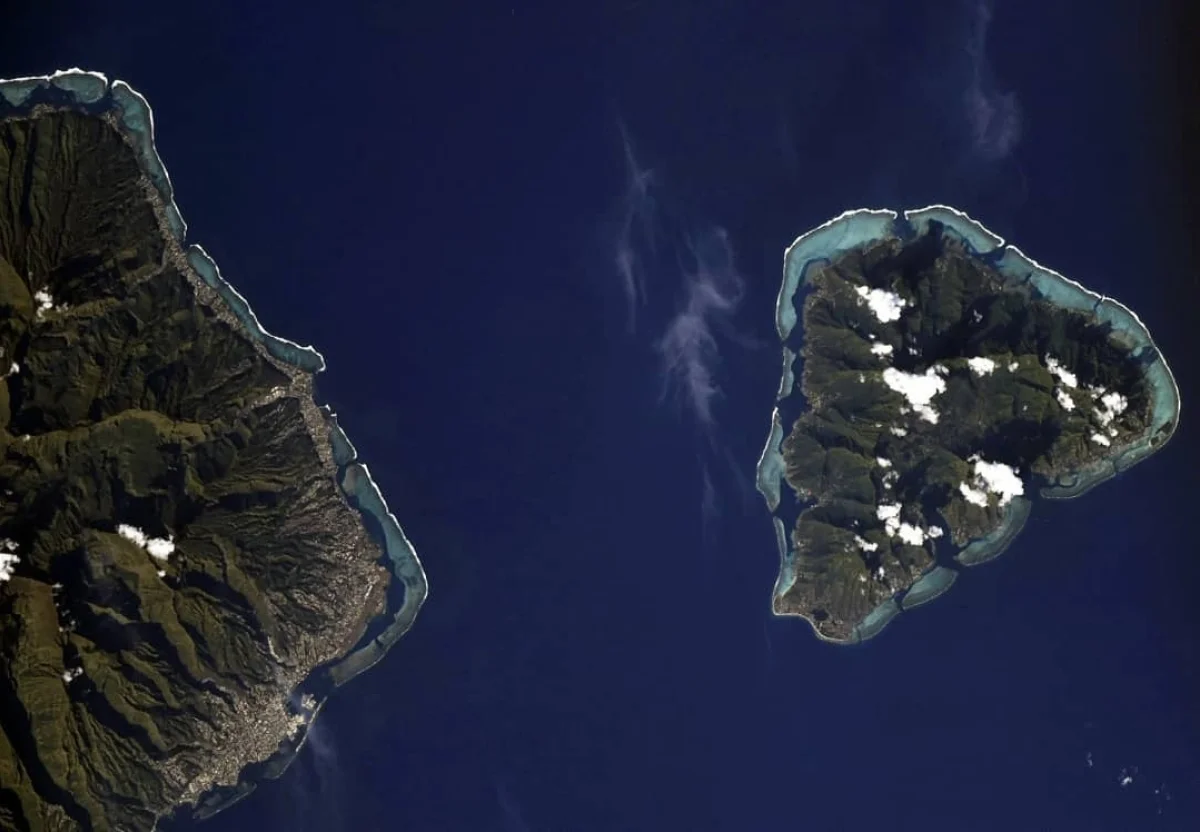 Остров Таити, на котором Прокопьев мечтает побывать. Вид с МКС.