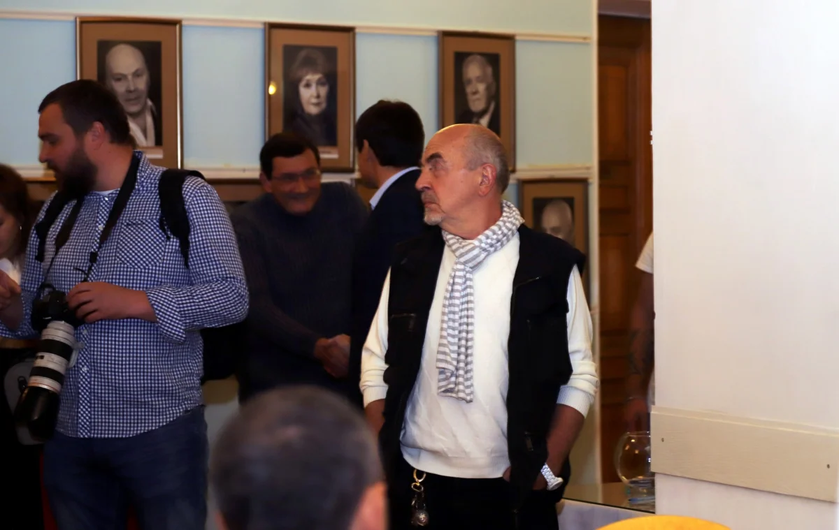 Руководитель театра Александр Кривовичев не только принимал в гостях церемонию, но и получал поздравления с победой в номинации «Услуги в сфере образования и культуры»