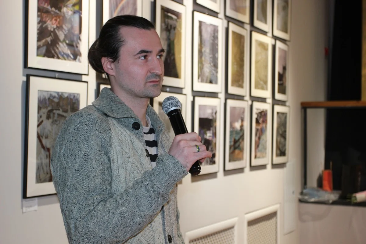 Владислав Моргунов не стал раскрывать секреты, как он рисует на наждачке.