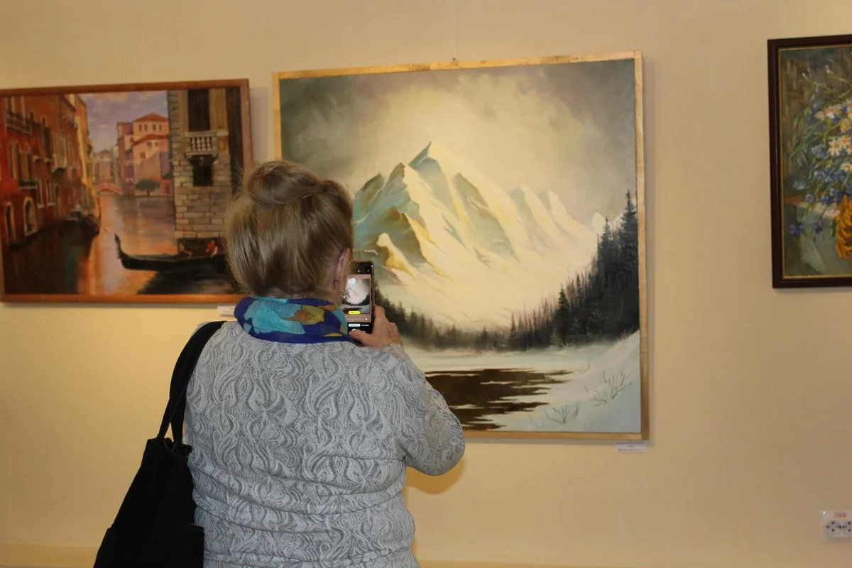 На выставке можно увидеть и Венецию, и горы, и калужские улицы.