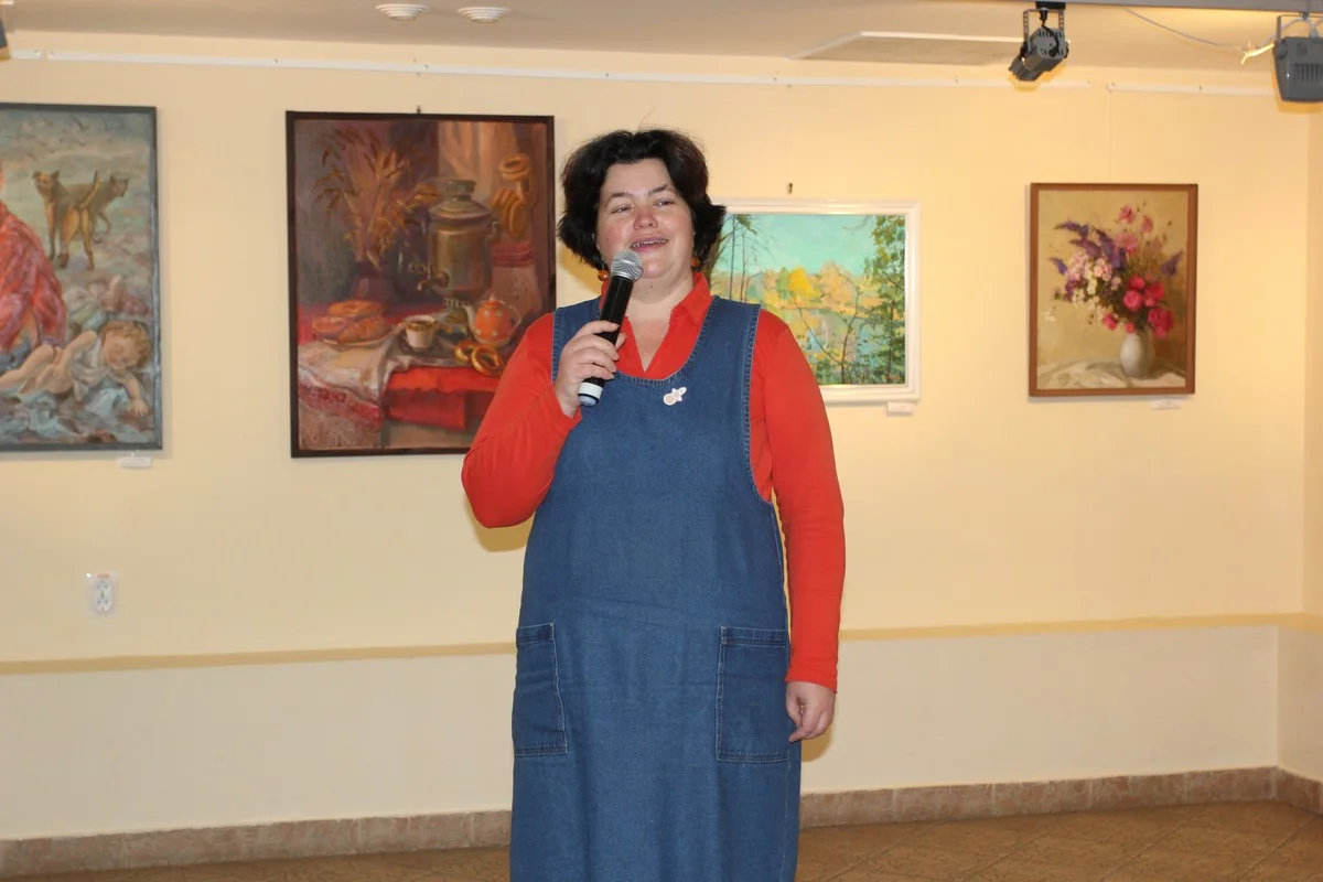 Любовь Антонова – педагог, который много рисует. На выставке можно увидеть ее работы 2024 года.  