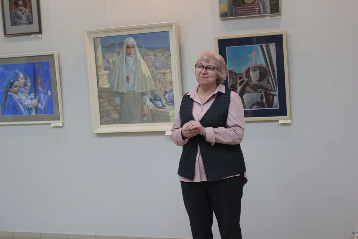 Ольга Кузьминова готовила экспозицию и сама приняла в ней участие. 