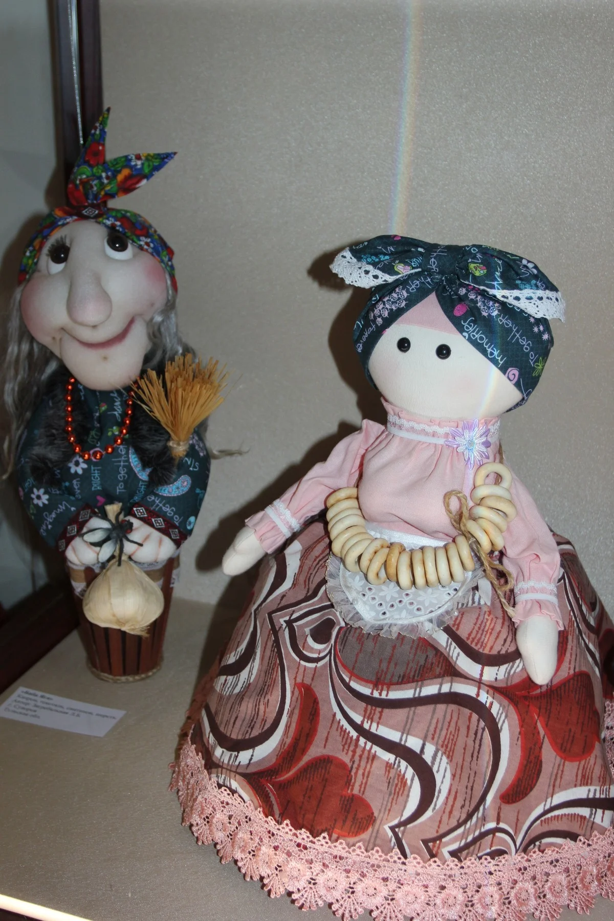 Работа Луизы Загребельной «Баба Яга» и «Баба на чайник».