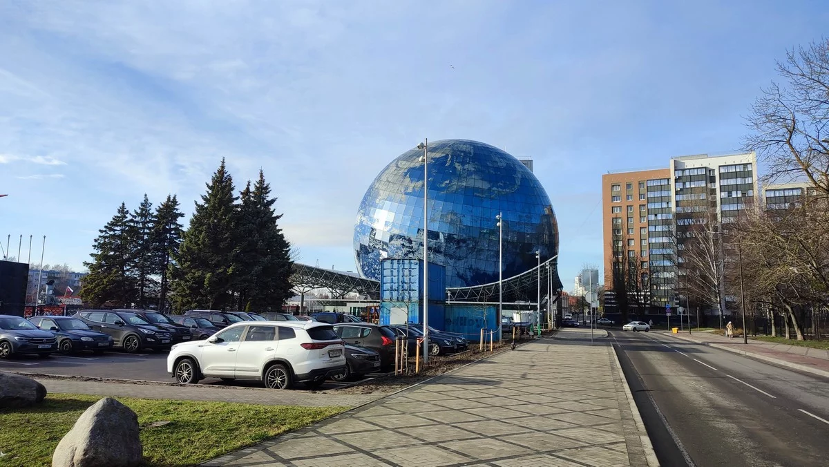 Экспозиция в Музее не только внутри здания, но и на улице.