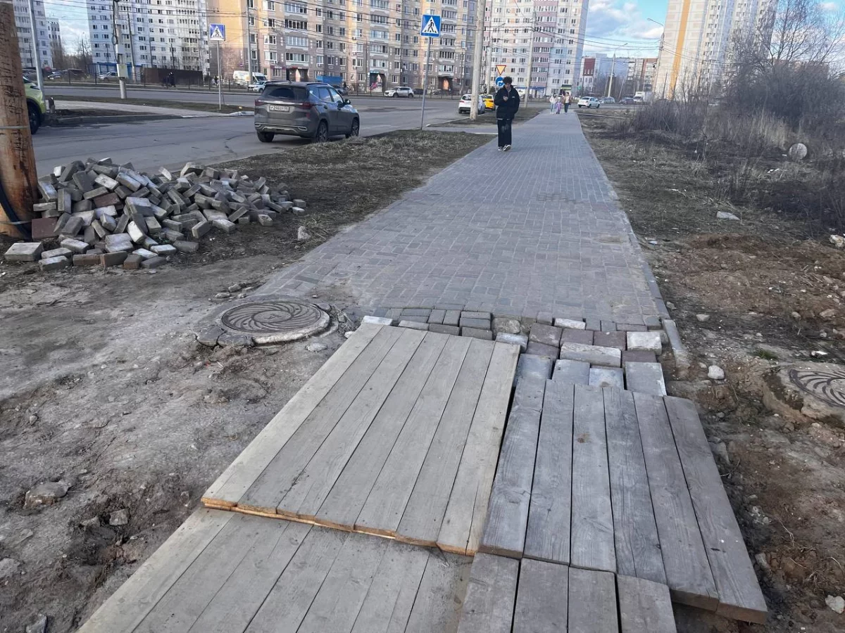 Так выглядит сегодня место аварии в январе-феврале, был прорыв трубы диаметром 500 на ул 65 лет победы. 