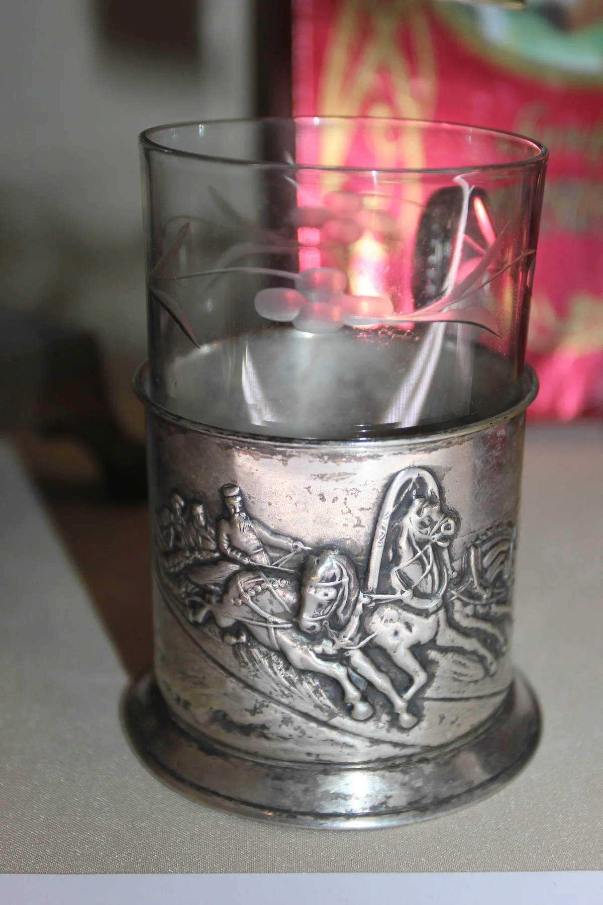 Подстаканник «Тройка», ювелирная артель им. Молотова, конец 1940-х годов, металл, чернение.   