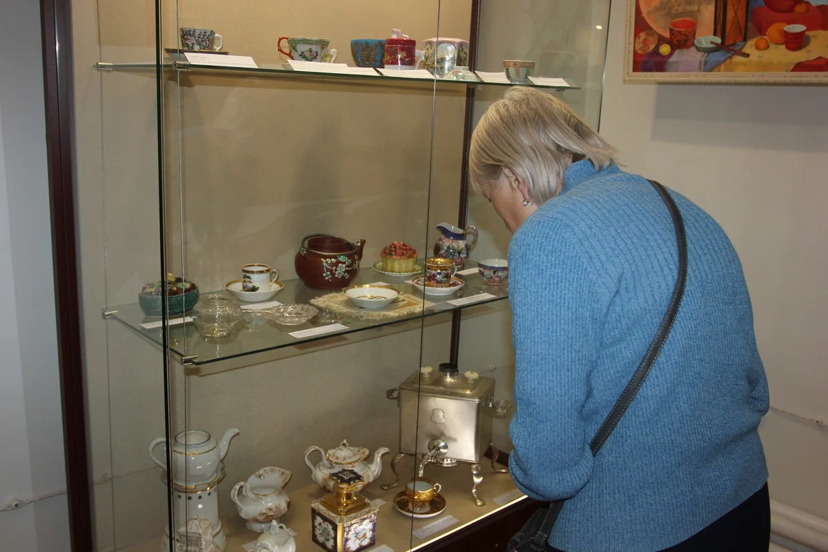 Выставку разделили на две половины. В одной половине представили чайную культуру. В другой – кофейную. 