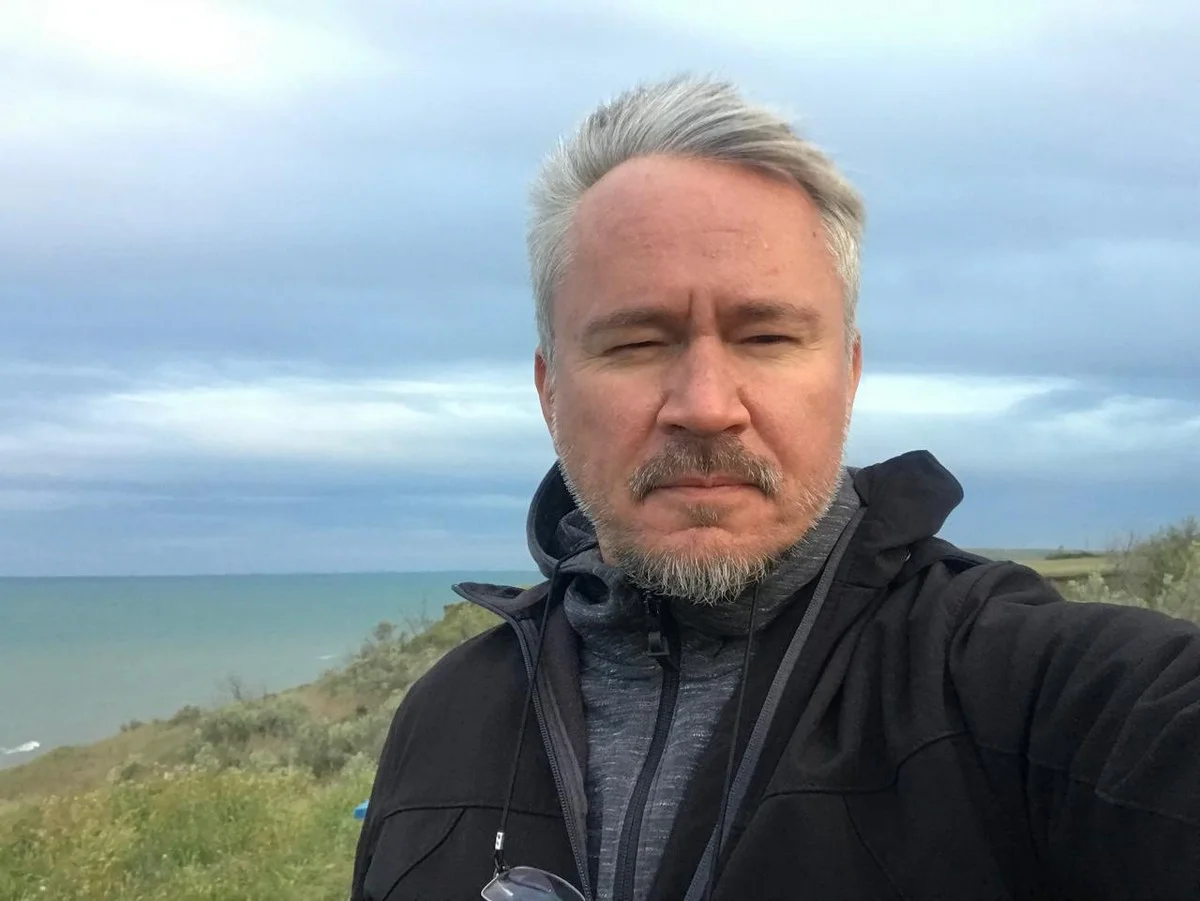 В Калуге Сергей бывает редко, он буквально живёт на съемочных площадках.