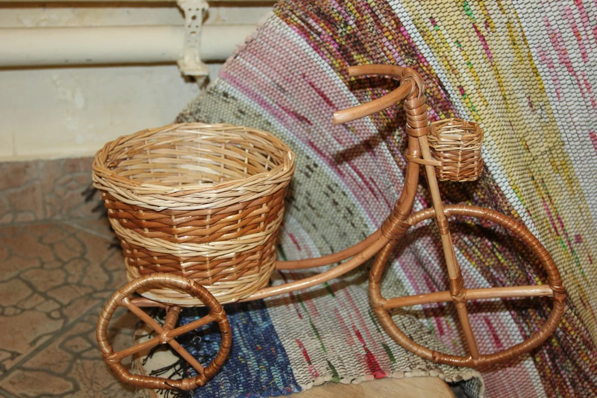 Велосипед из лозы сплел калужский мастер К. Локтев. 