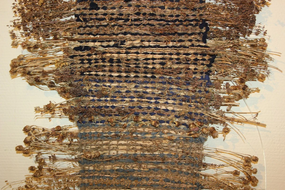 Такие коврики из трав делает калужская мастерица Вера Москалёва.